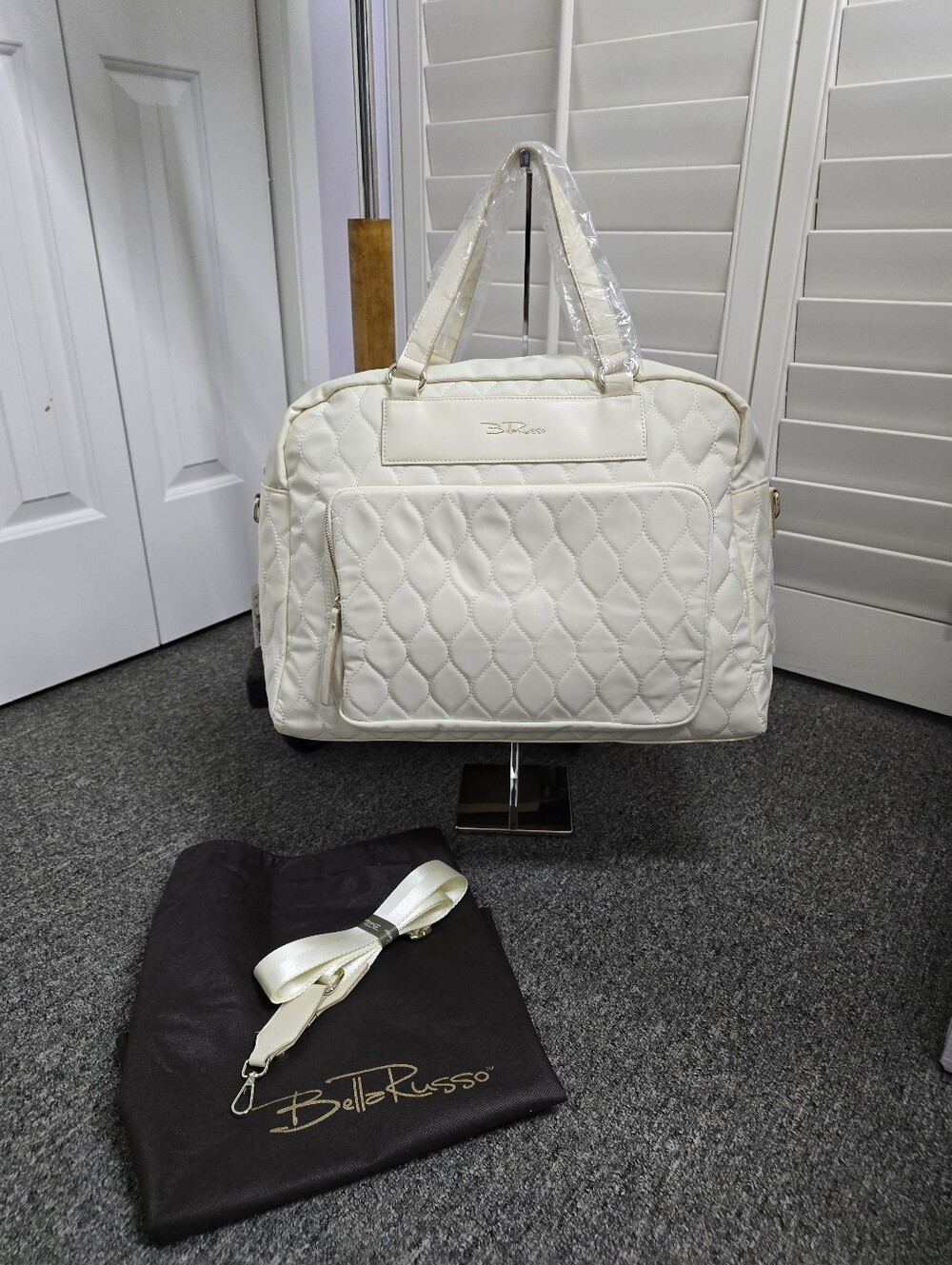 (NWT) Bella Russo Cream Quilted Weekender Large Duffle Bag